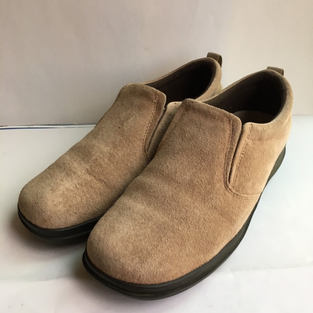 Easy Spirit 6.5 Beige Suede Slip-on Shoes